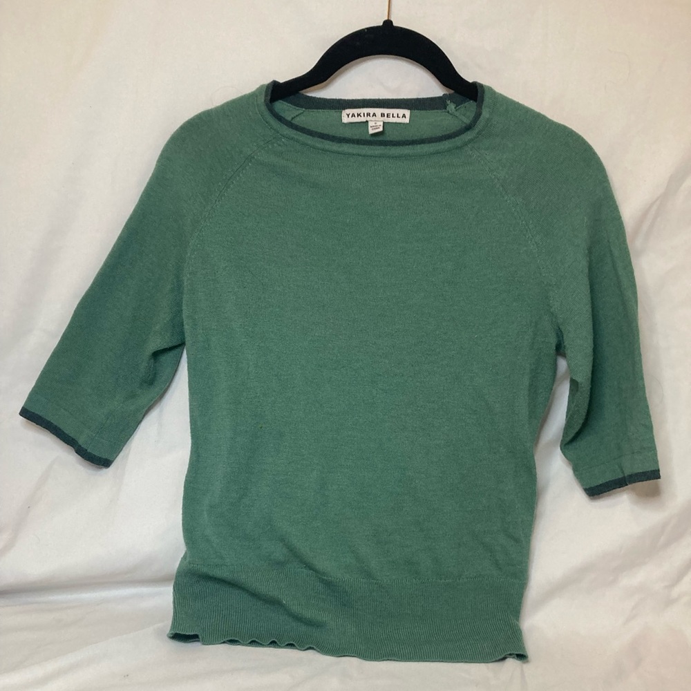 Classy Green Chic shirt!💚